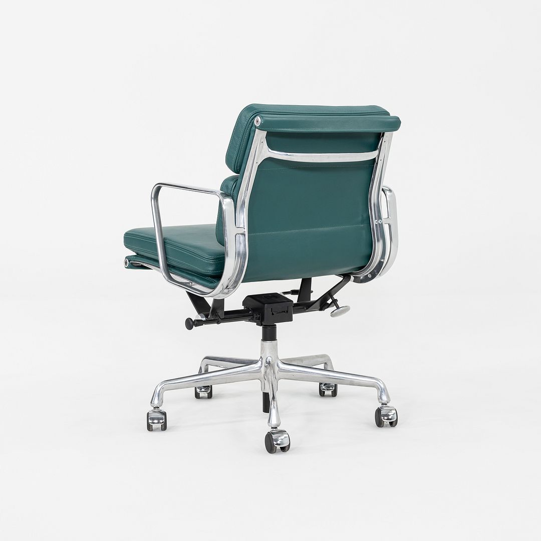 Soft Pad Management Chair, EA435
