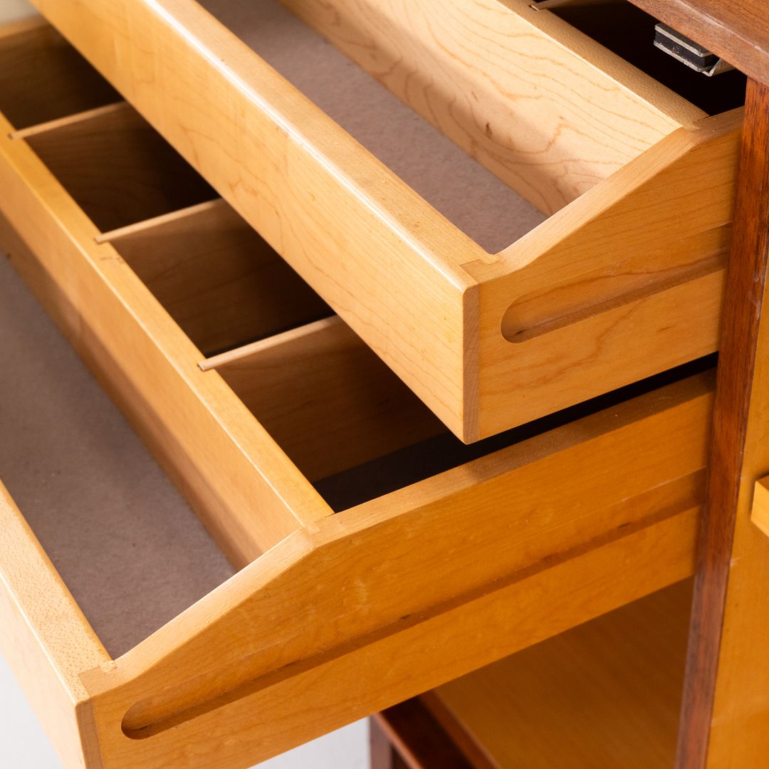 Cabinet, Model 541