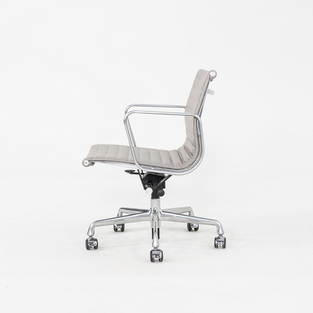 Eames Aluminum Group Management Desk Chair, Model EA335
