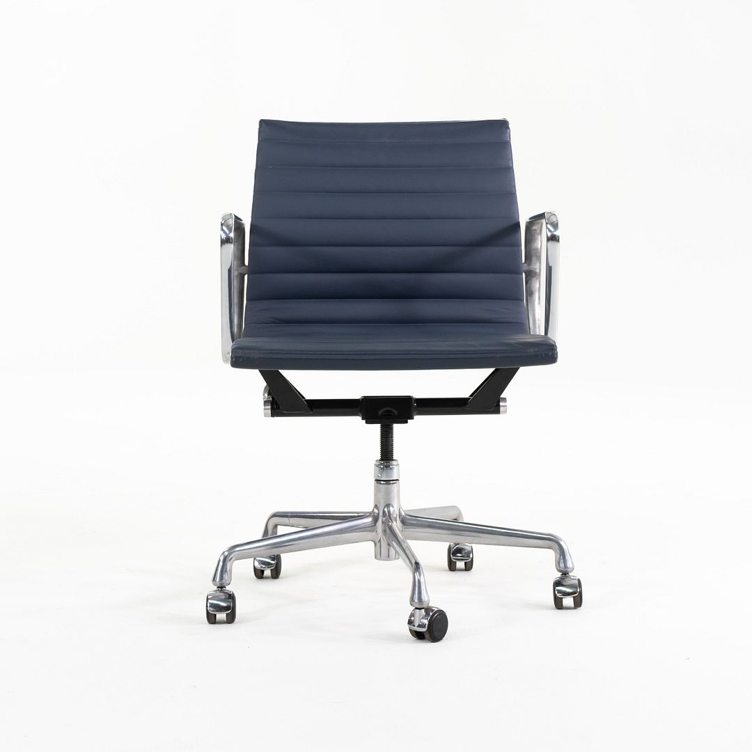 Eames Aluminum Group Management Chair, Model EA335
