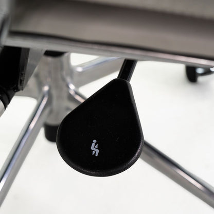 Eames Soft Pad Management Chair, EA435