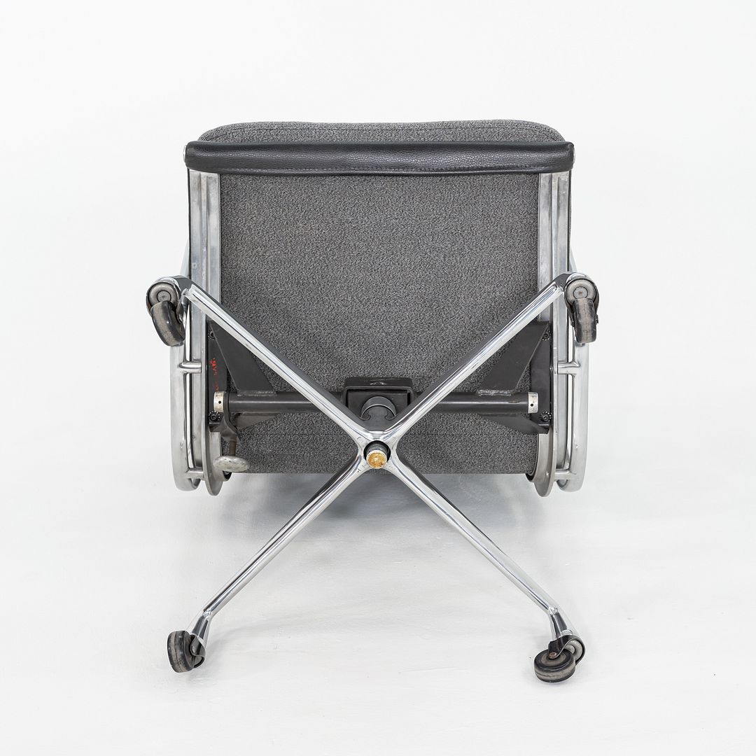 Eames Soft Pad Management Chair, Model EA417