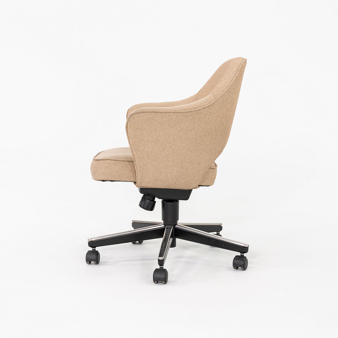 Saarinen Executive Arm Chair with Swivel Base