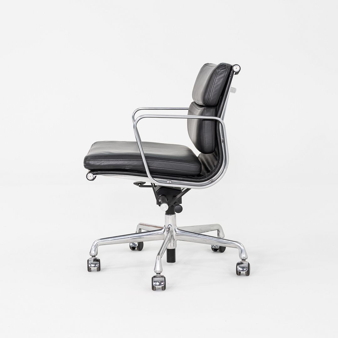 Soft Pad Management Chair, EA435
