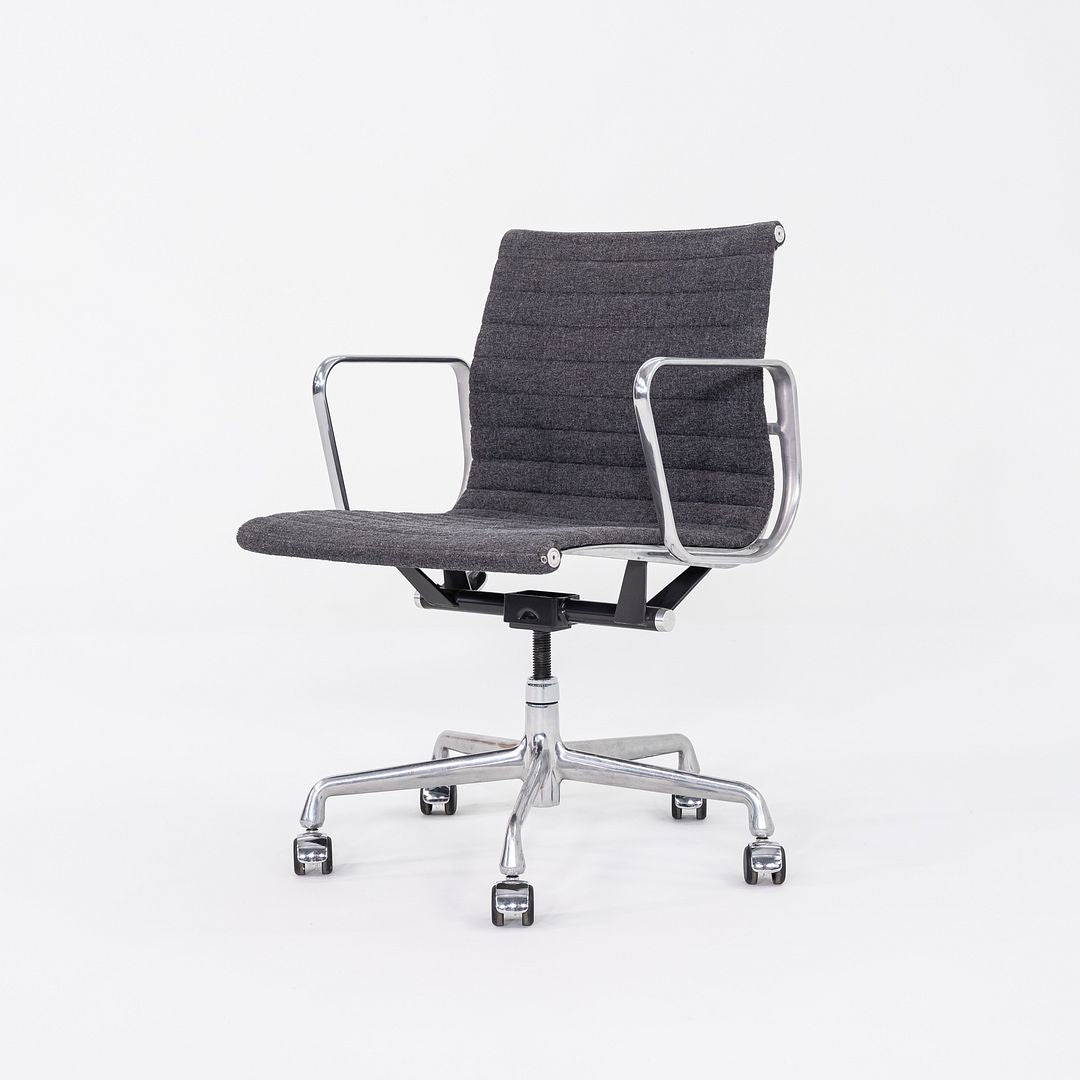 Aluminum Group Management Desk Chair, Model EA335