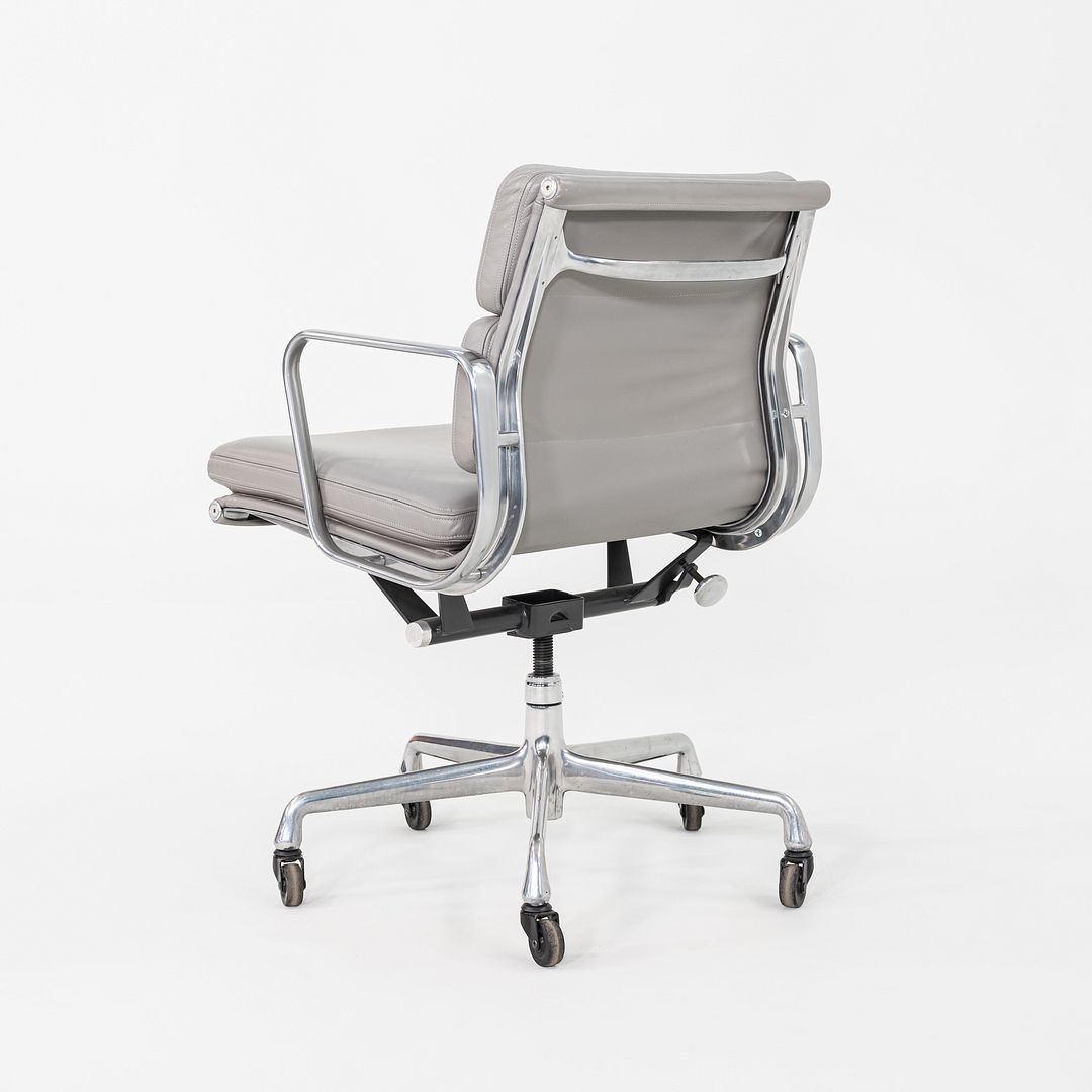 Soft Pad Management Chair, EA435