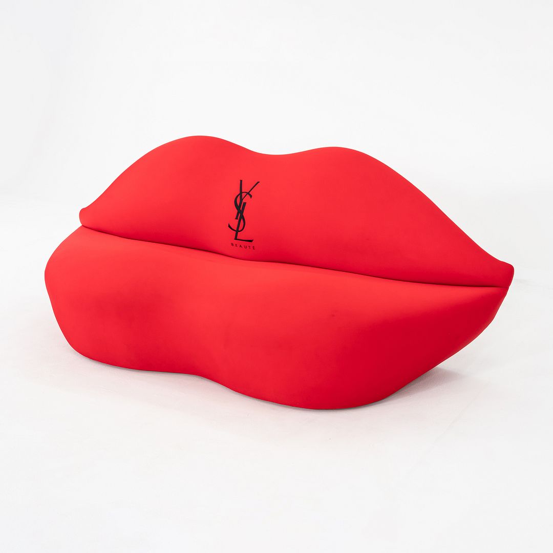 Lips Sofa