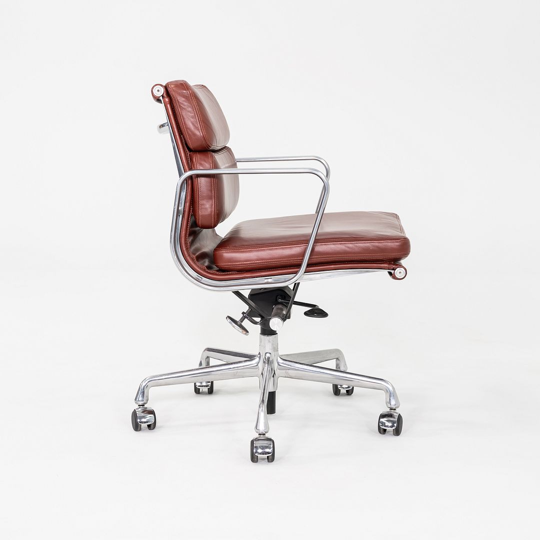 Soft Pad Management Chair, EA435
