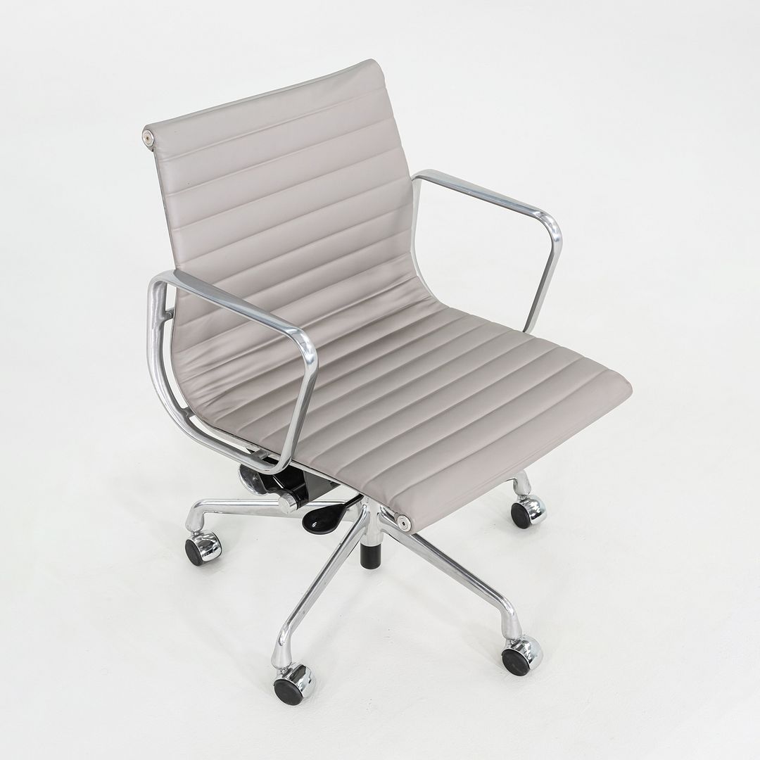 Eames Aluminum Group Management Desk Chair, Model EA335