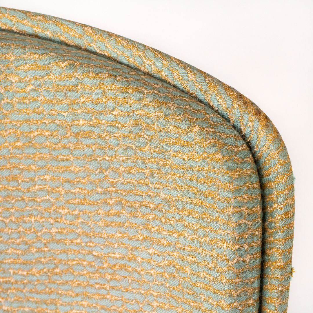 Vika Lounge Chair