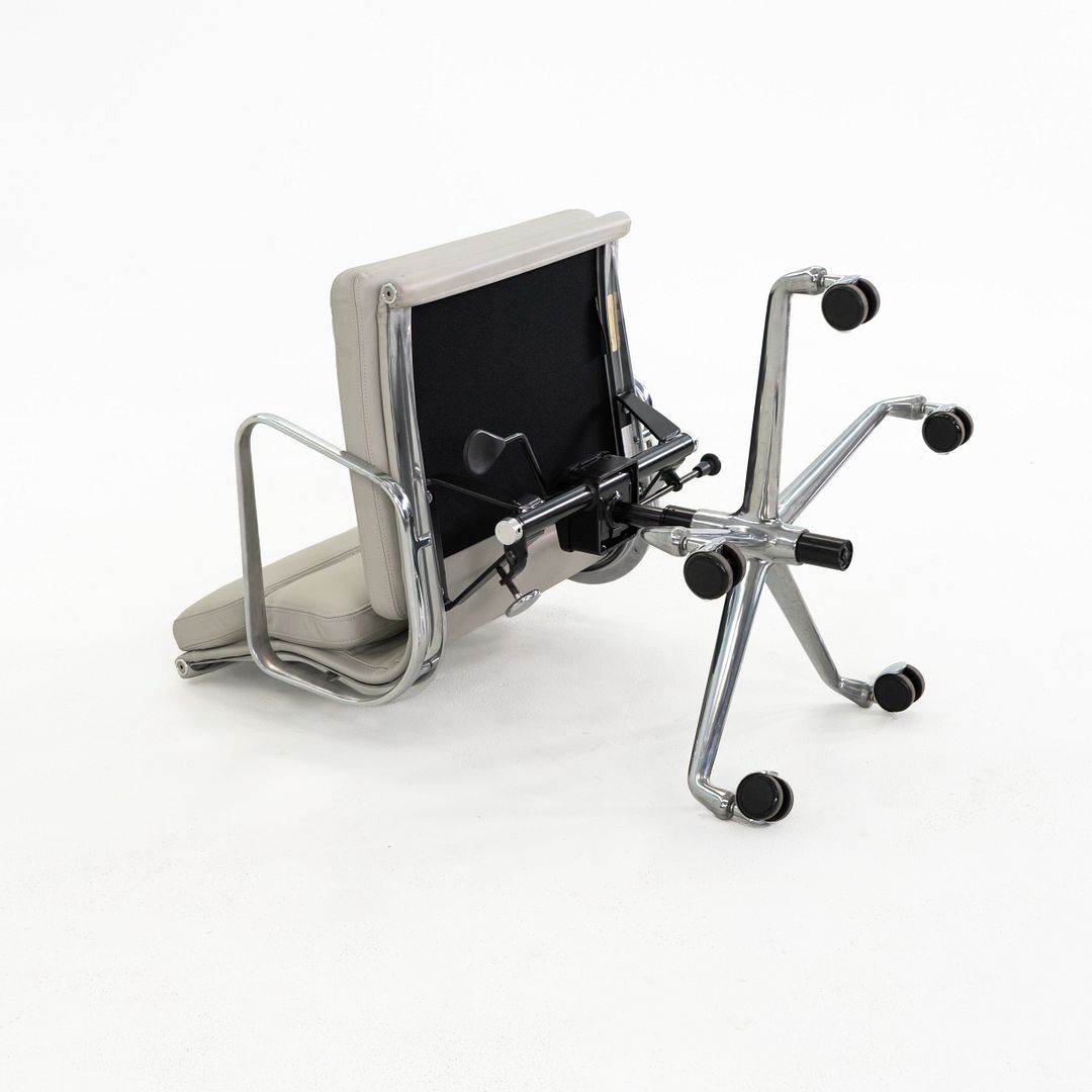 Eames Soft Pad Management Chair, EA435