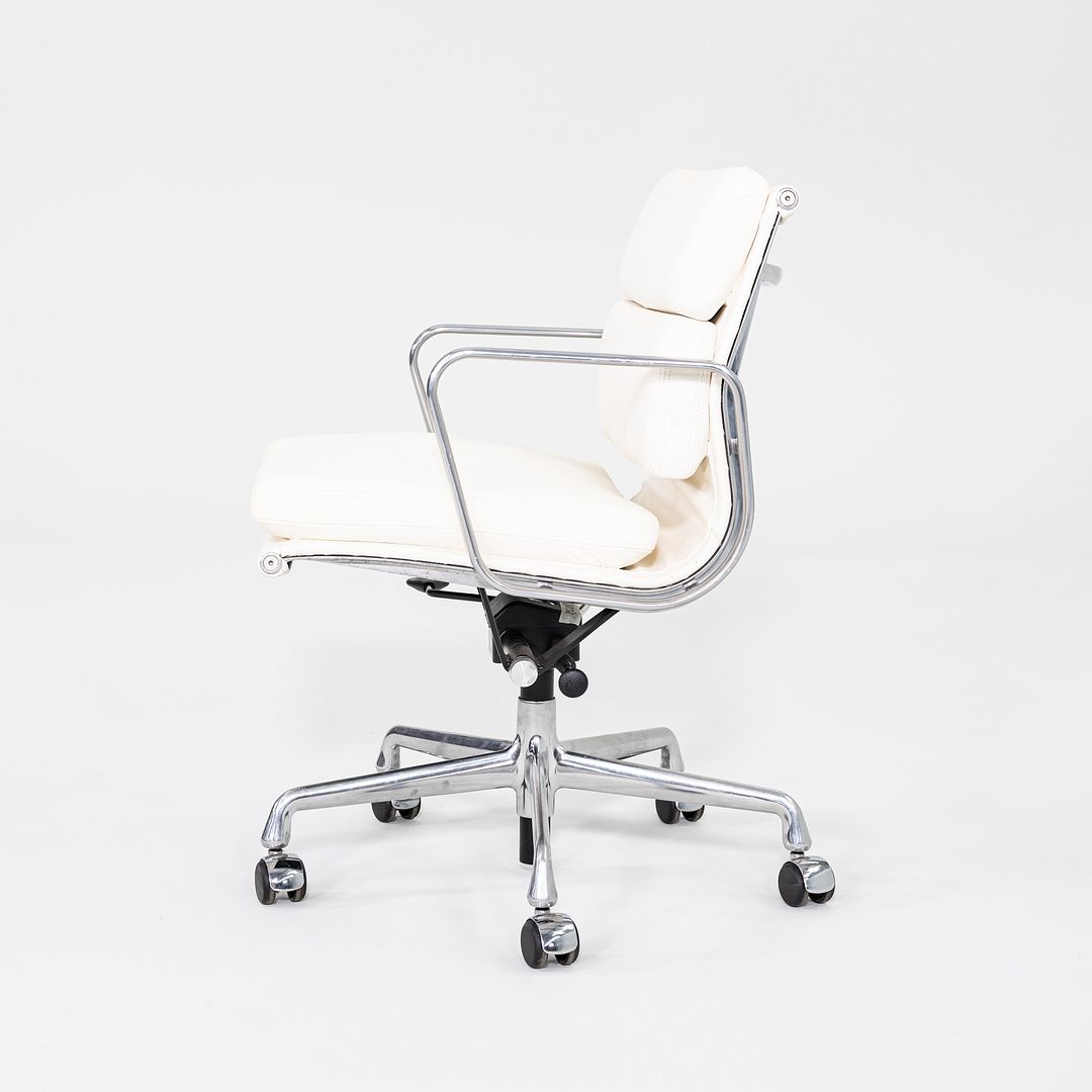 Soft Pad Management Chair, EA435