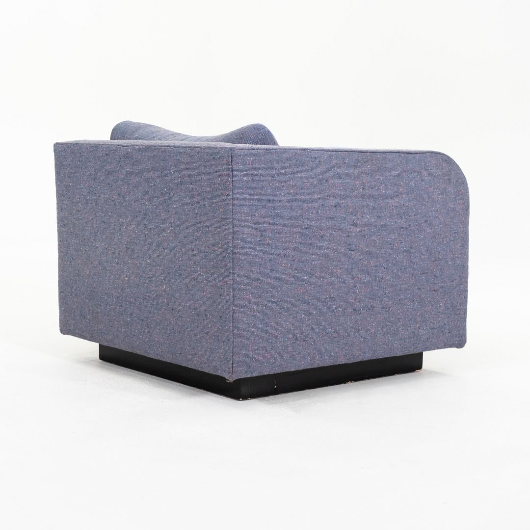 CH.86P Tuxedo Lounge Chair