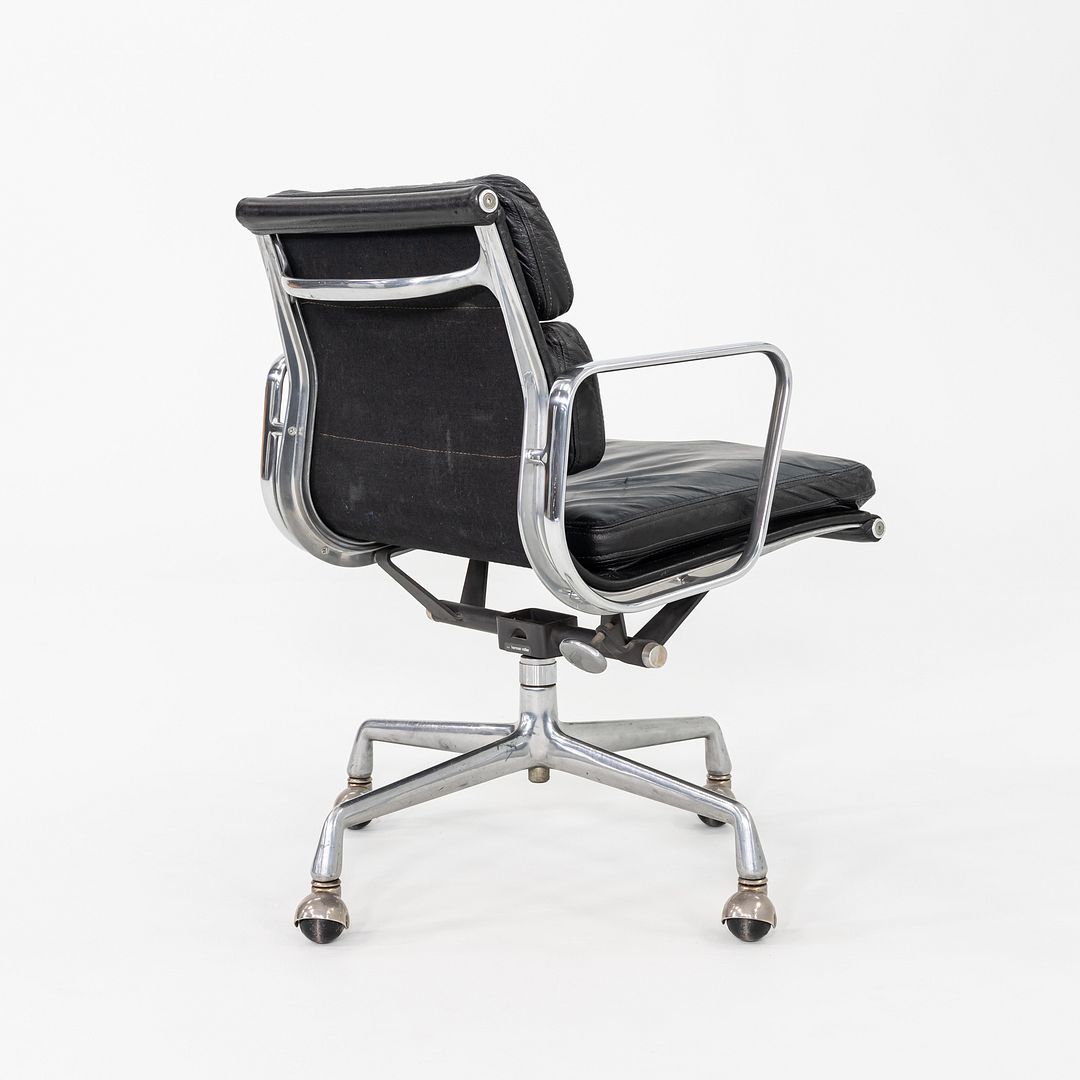 Soft Pad Management Chair, EA418