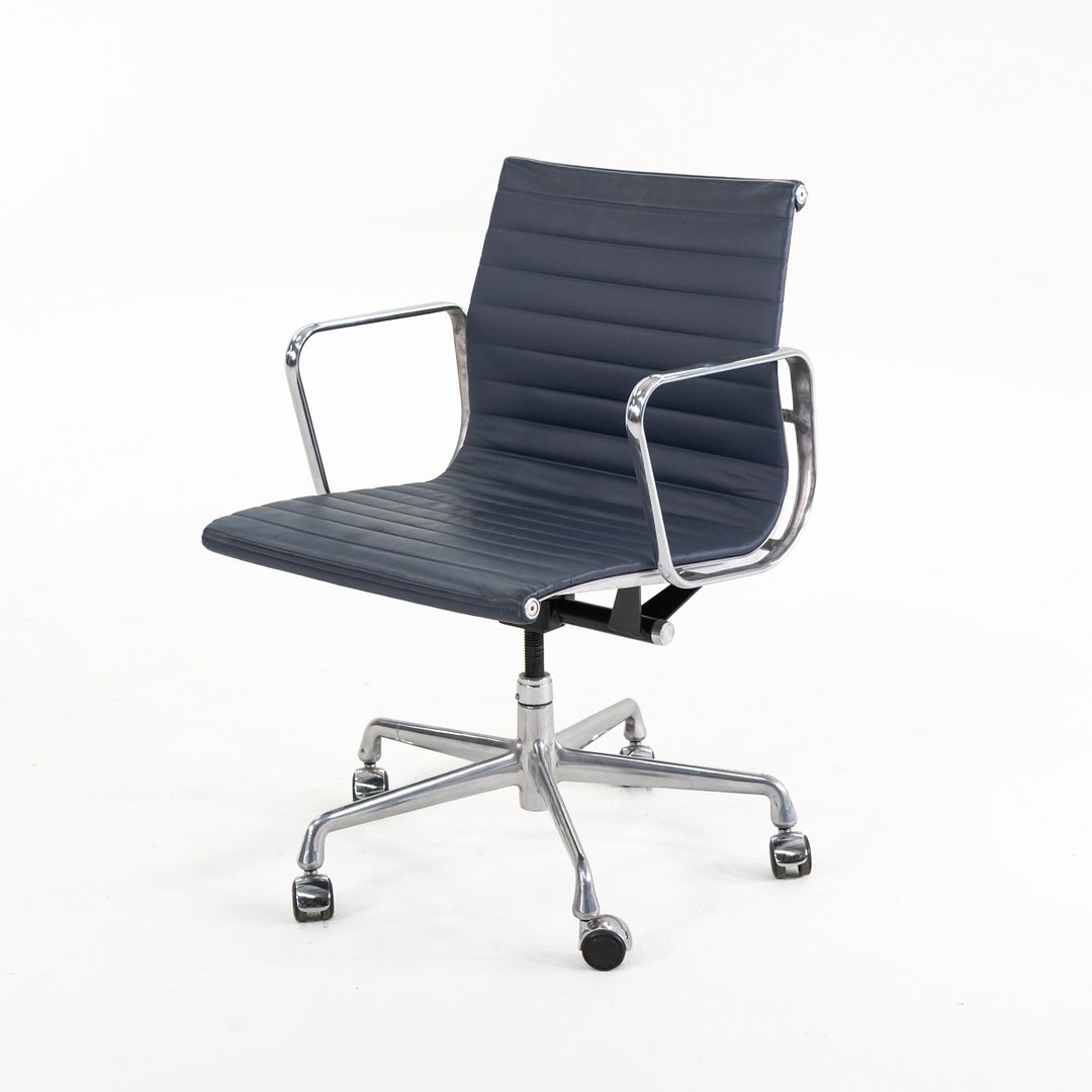 Eames Aluminum Group Management Chair, Model EA335