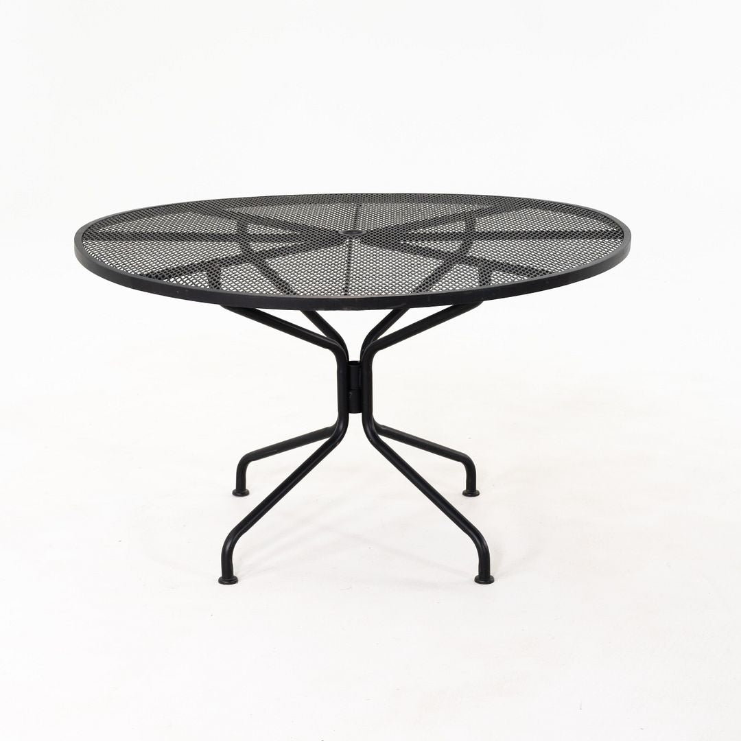 Sculptura Round Dining Table
