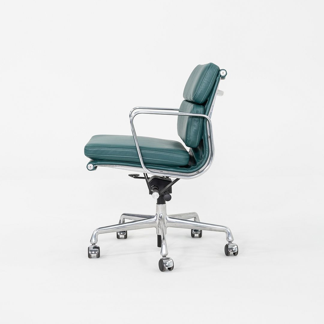 Soft Pad Management Chair, EA435