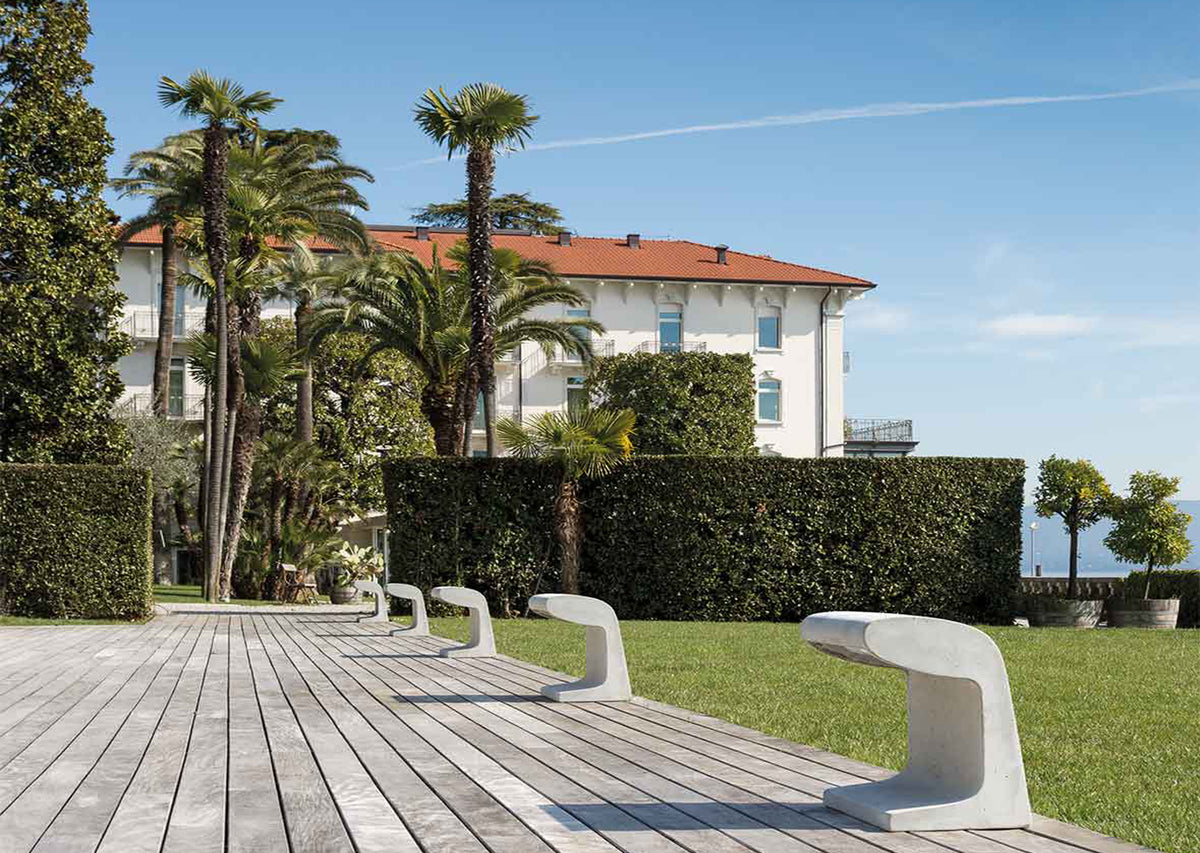 Borne Béton Grande Floor Lamp