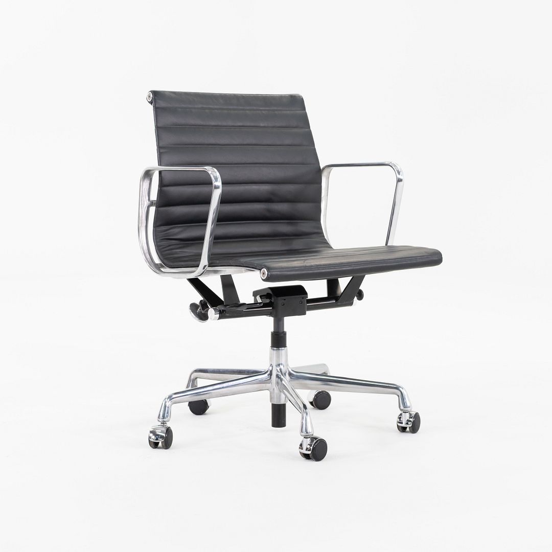 Aluminum Group Management Desk Chair, EA335