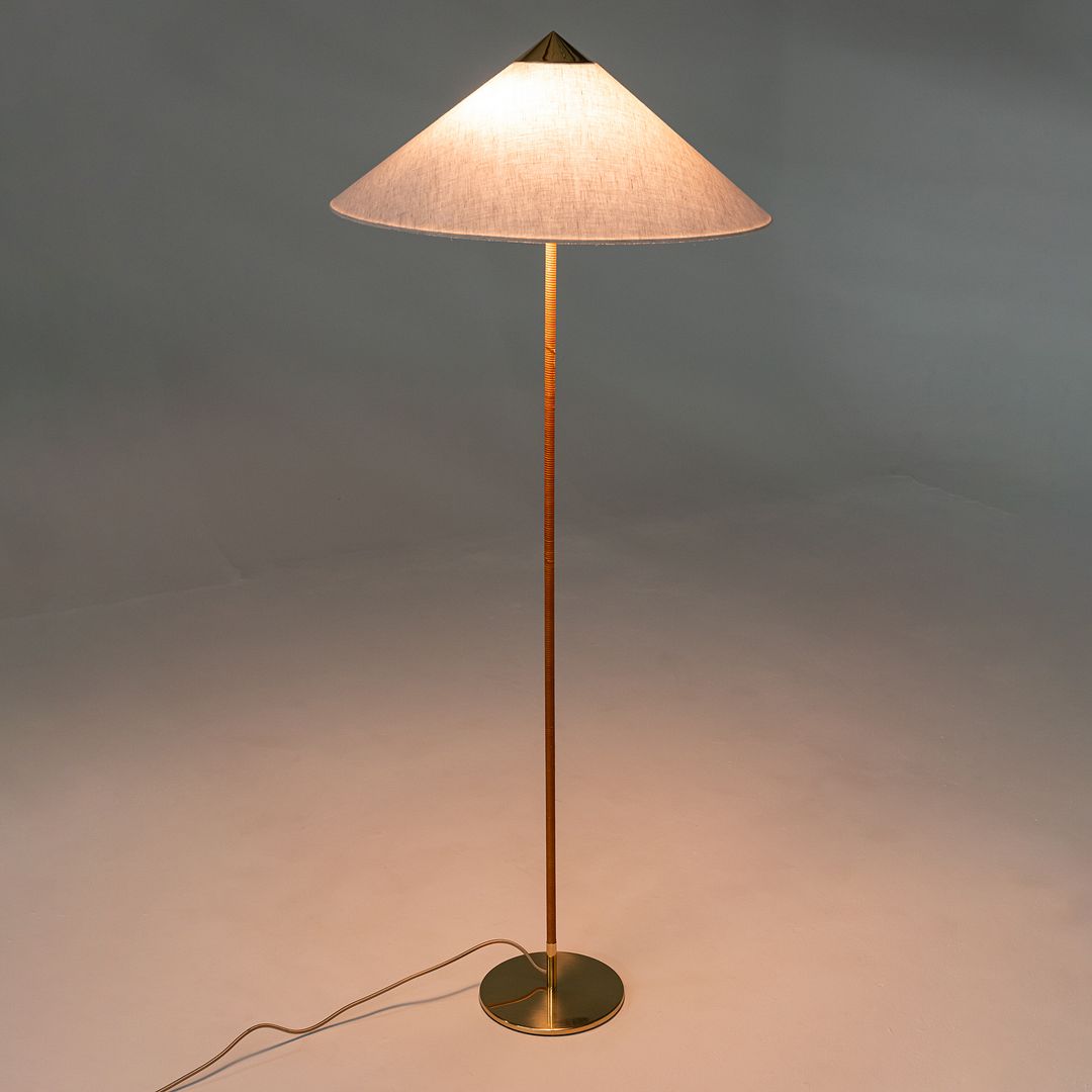 9602 Floor Lamp