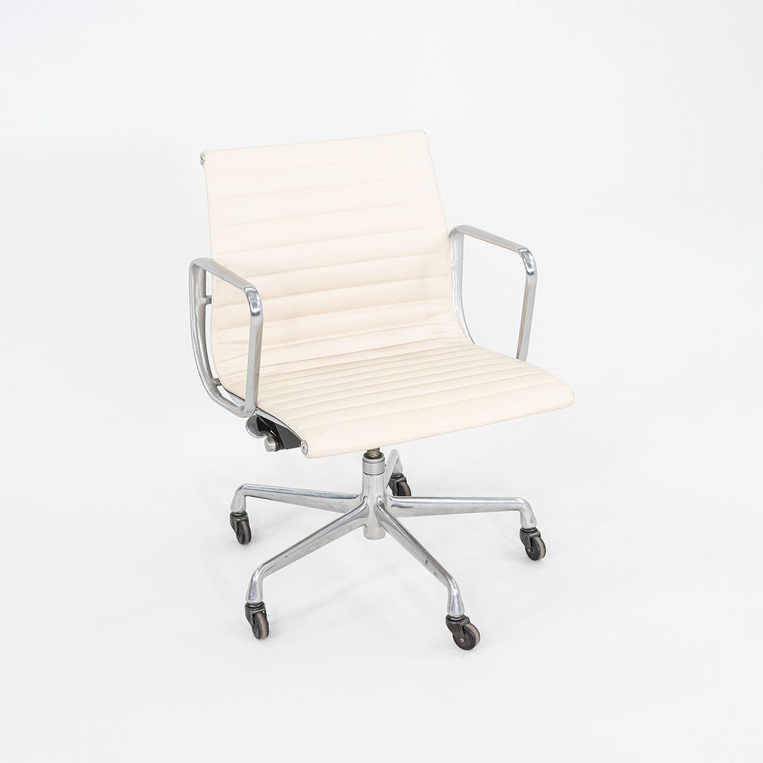 Aluminum Group Management Chair, Model EA335
