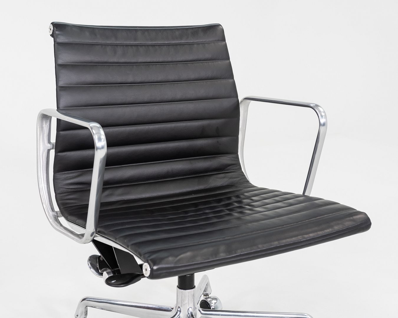 Aluminum Group Management Chair, EA335