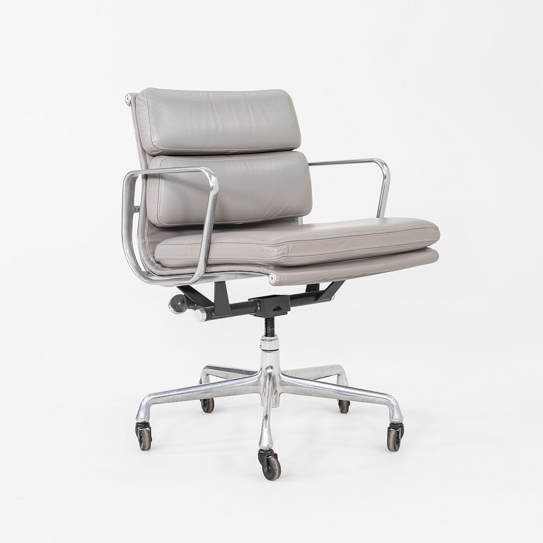 Soft Pad Management Chair, EA435