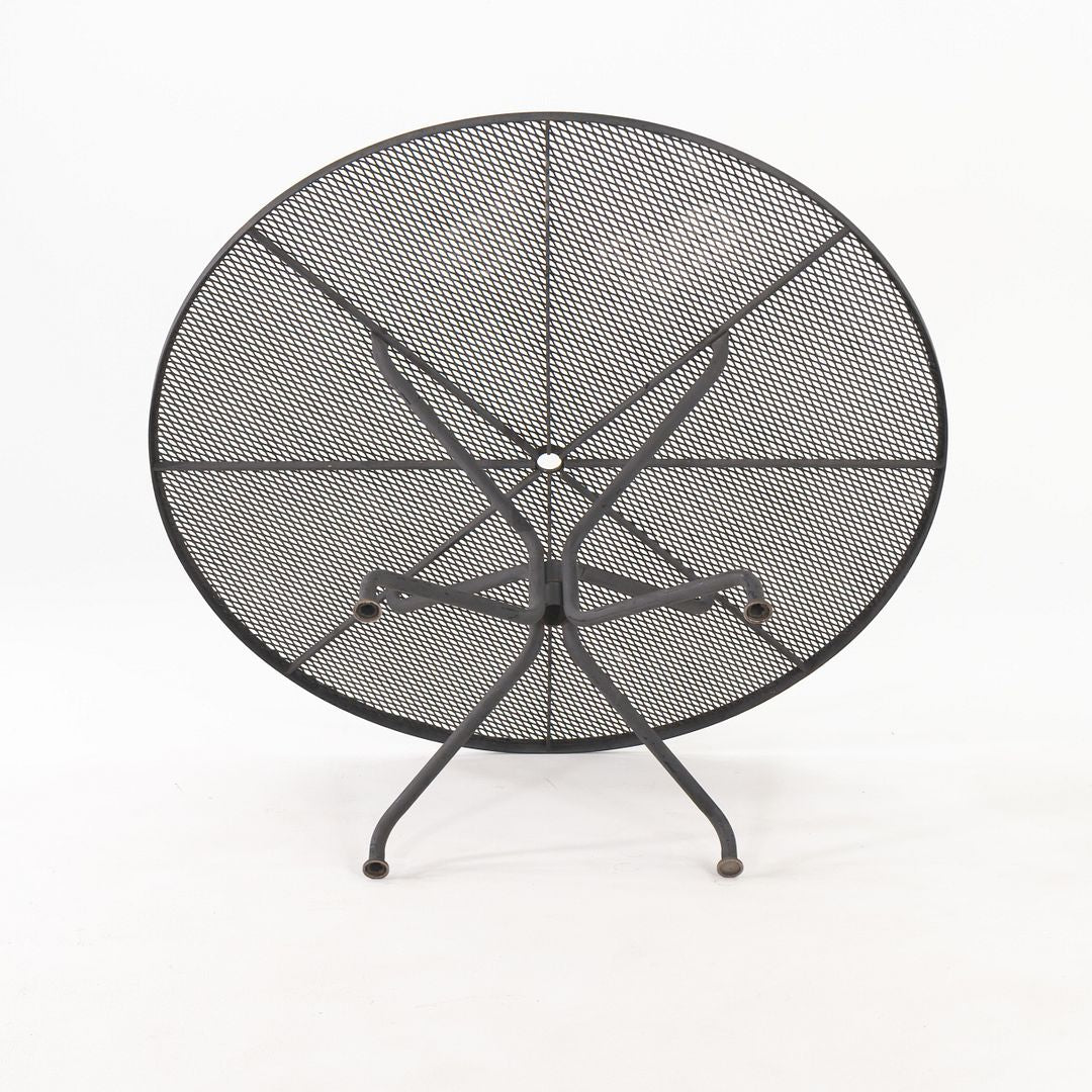 Sculptura Round Dining Table