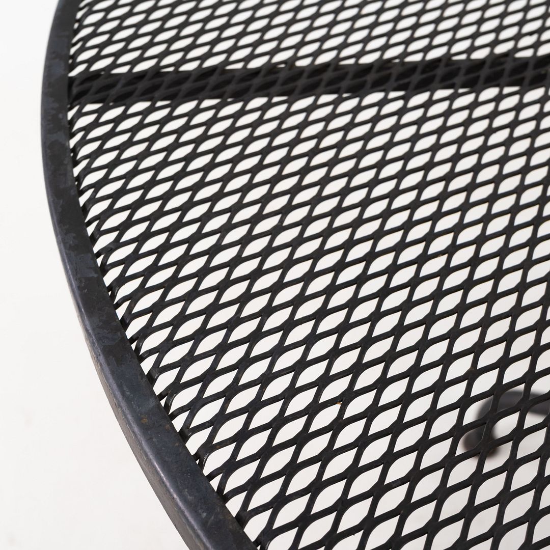 Sculptura Round Dining Table