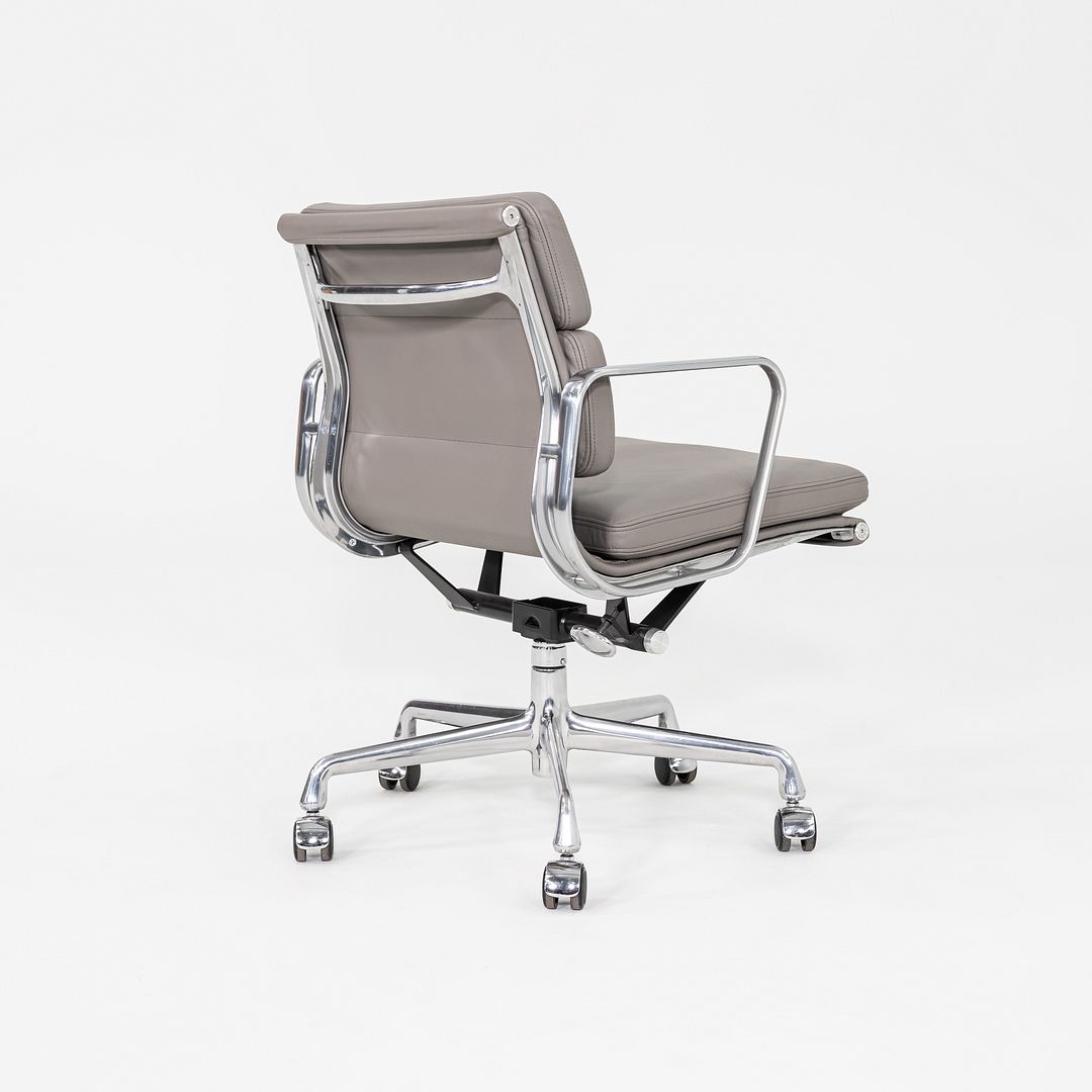 Soft Pad Management Chair, EA435