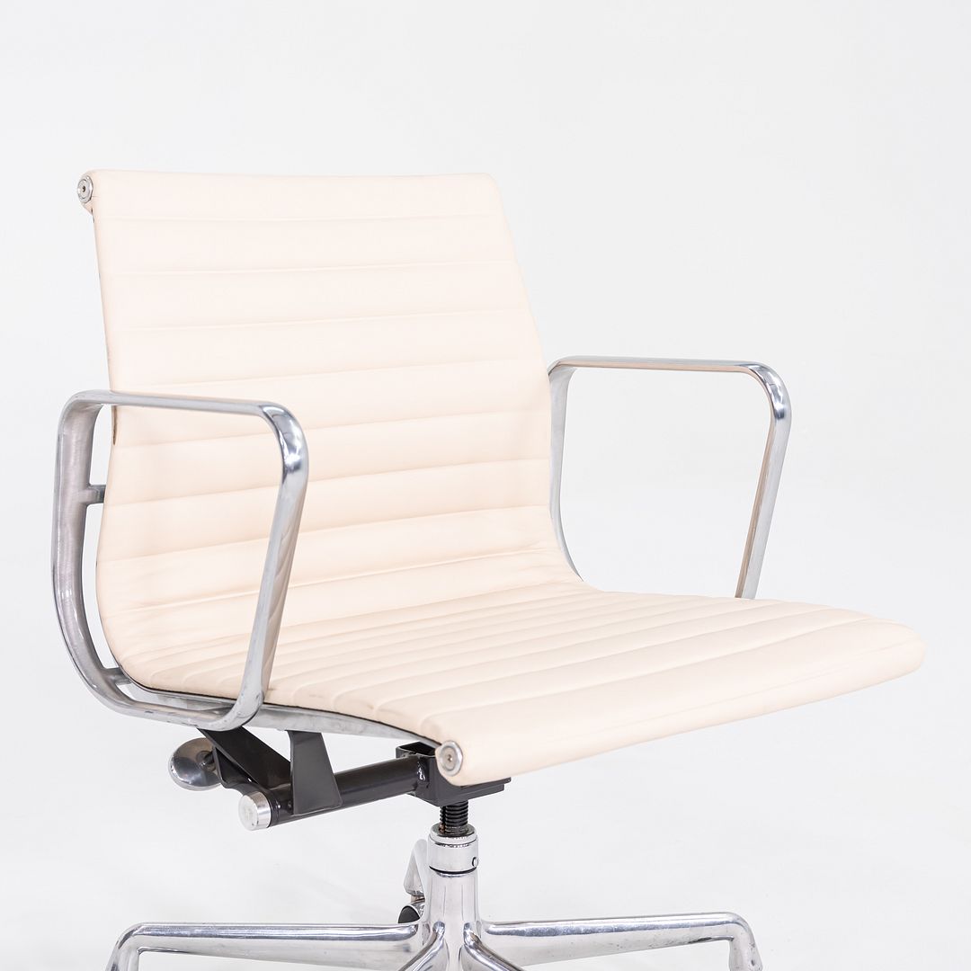 Aluminum Group Management Chair, Model EA335