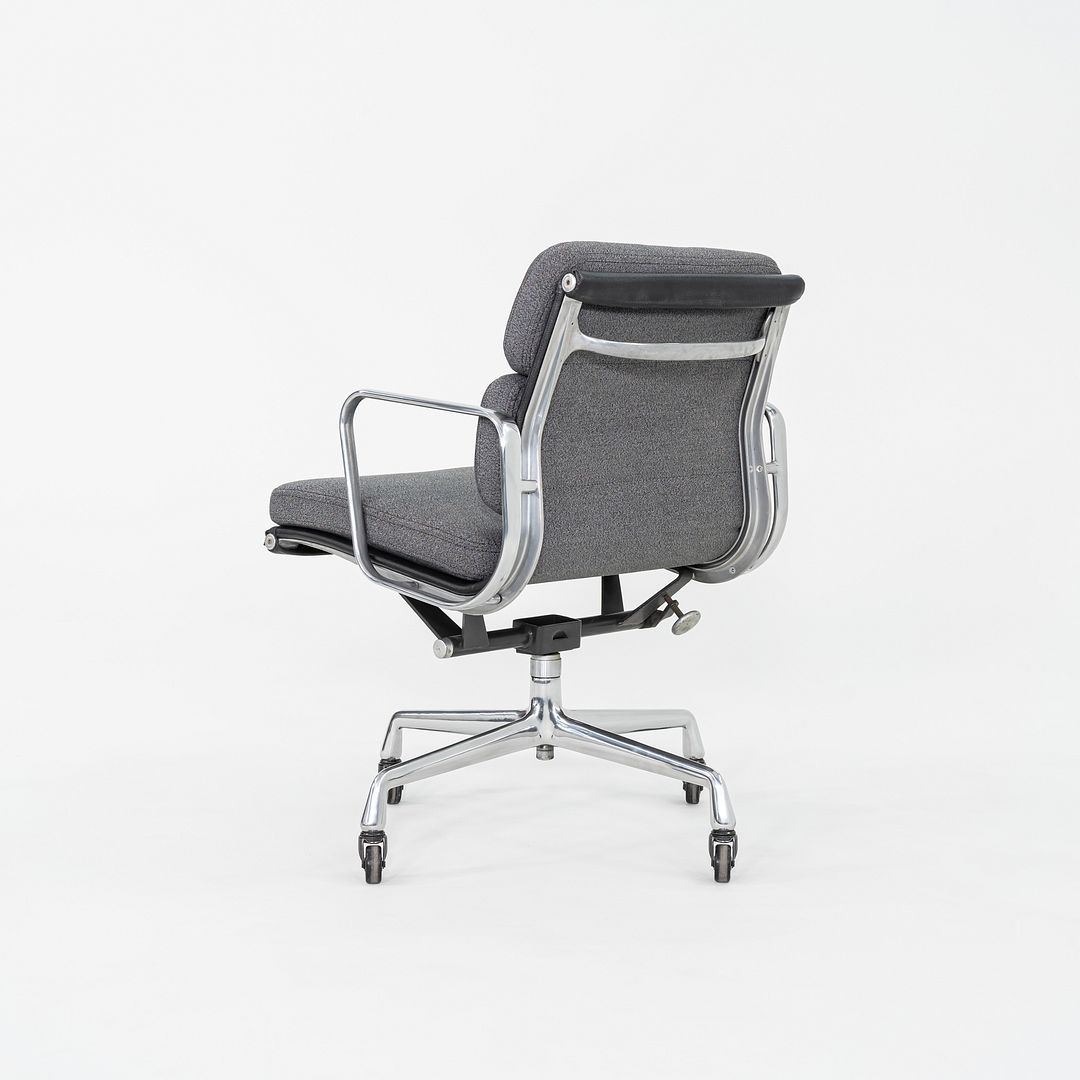 Eames Soft Pad Management Chair, Model EA417