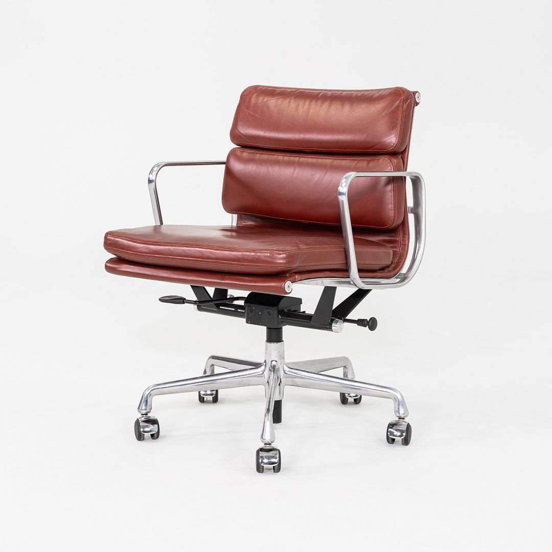 Soft Pad Management Chair, EA435