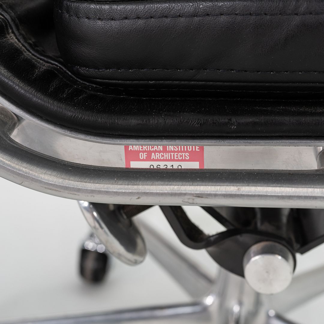 Soft Pad Management Chair, EA435
