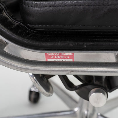 Soft Pad Management Chair, EA435