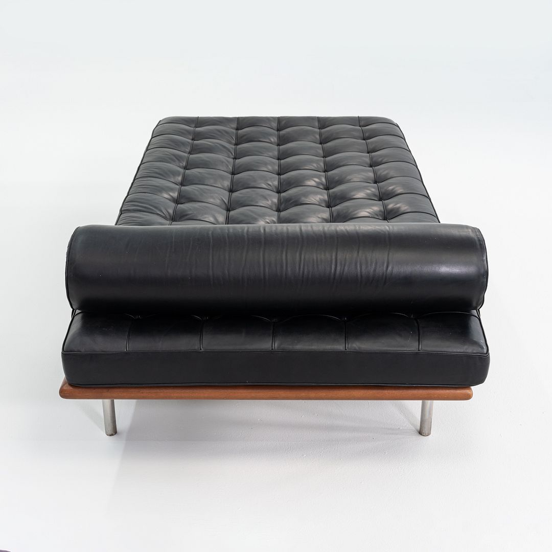 Barcelona Couch, Model 258L