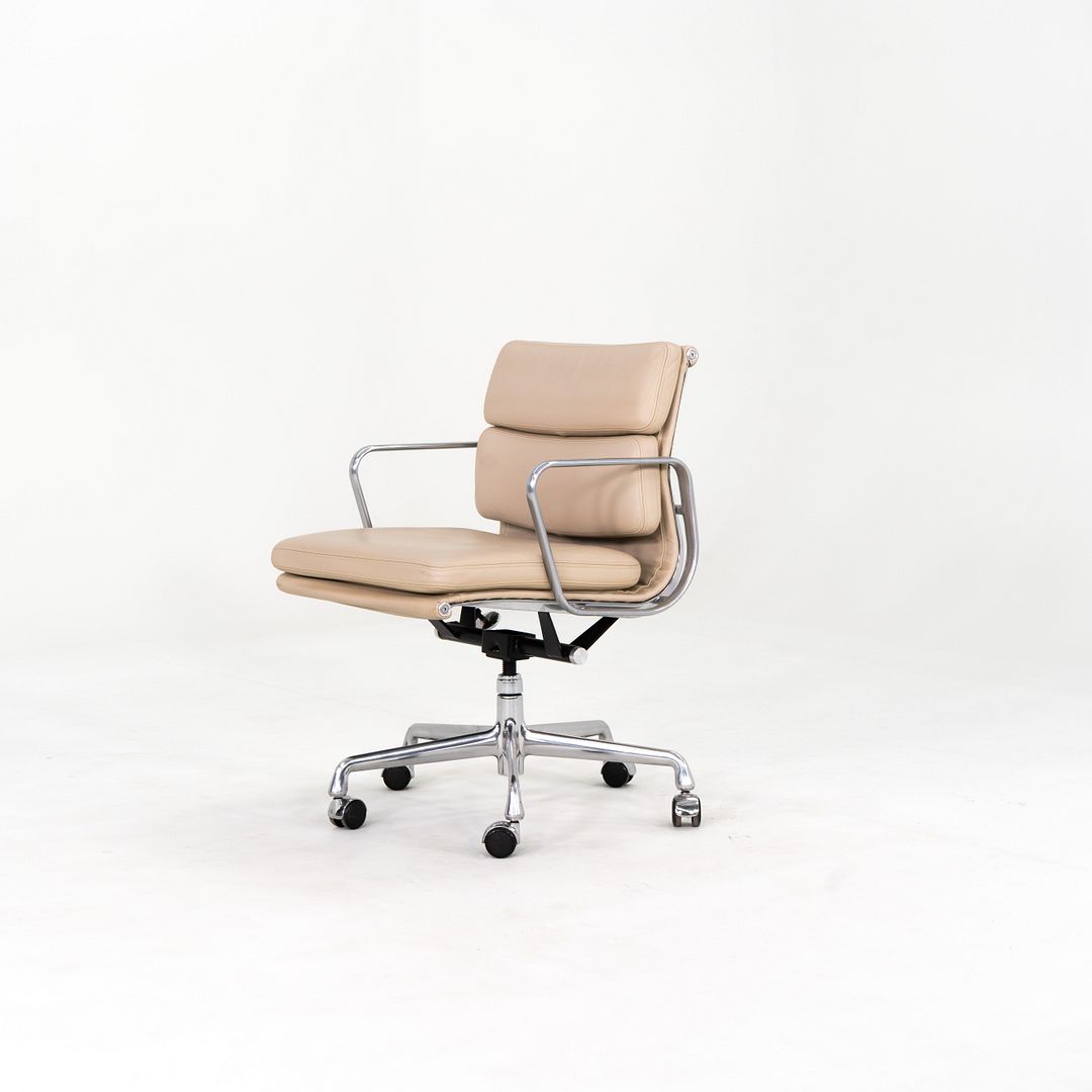 Eames Aluminum Group Soft Pad Management Desk Chair, Model EA435