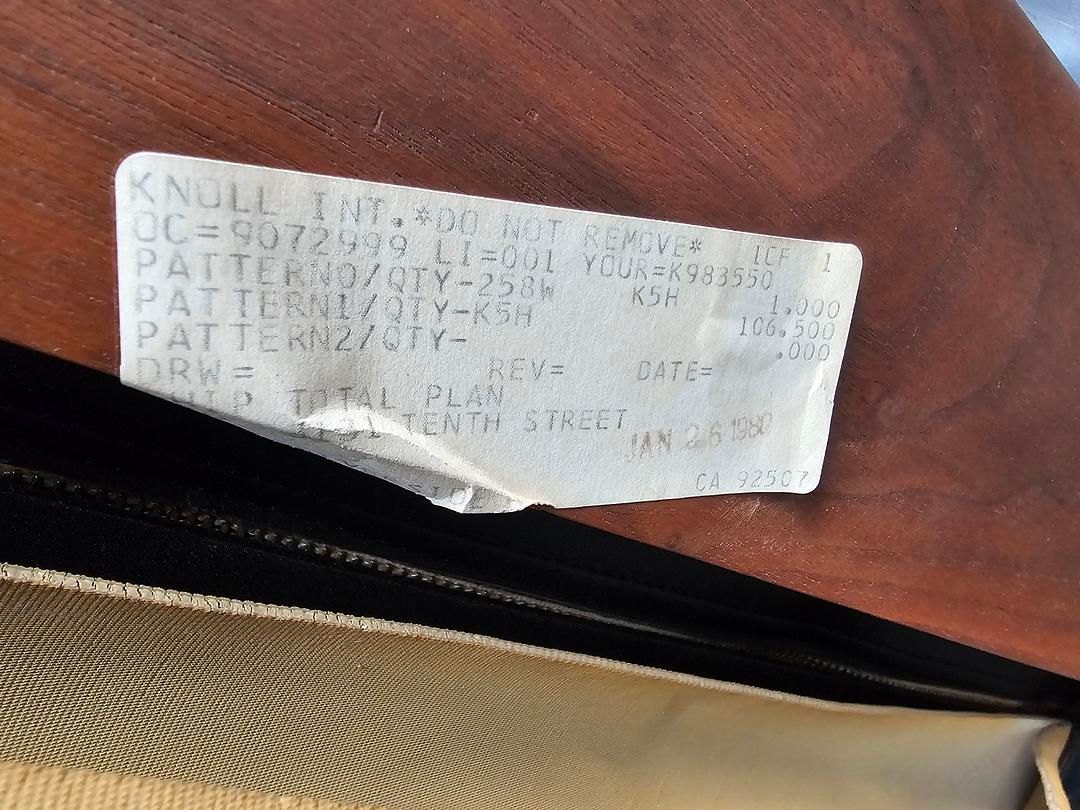 Barcelona Couch, Model 258L