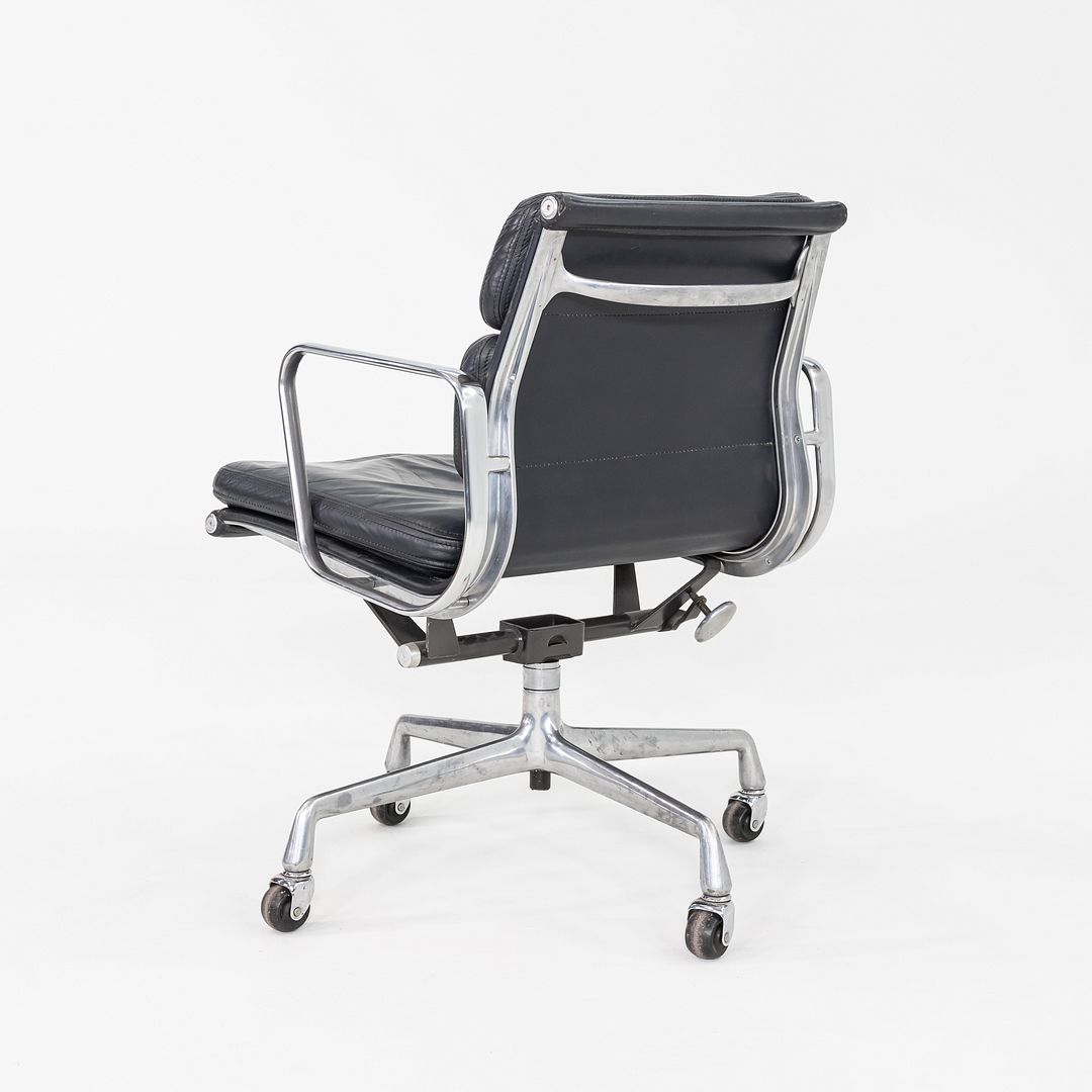 Soft Pad Management Chair, EA418
