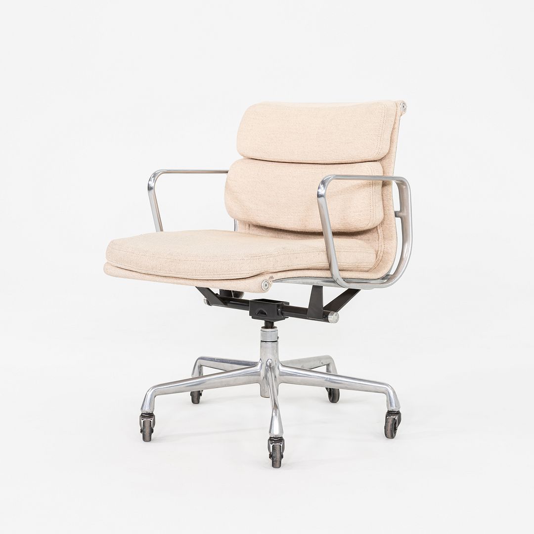Soft Pad Management Chair, EA435