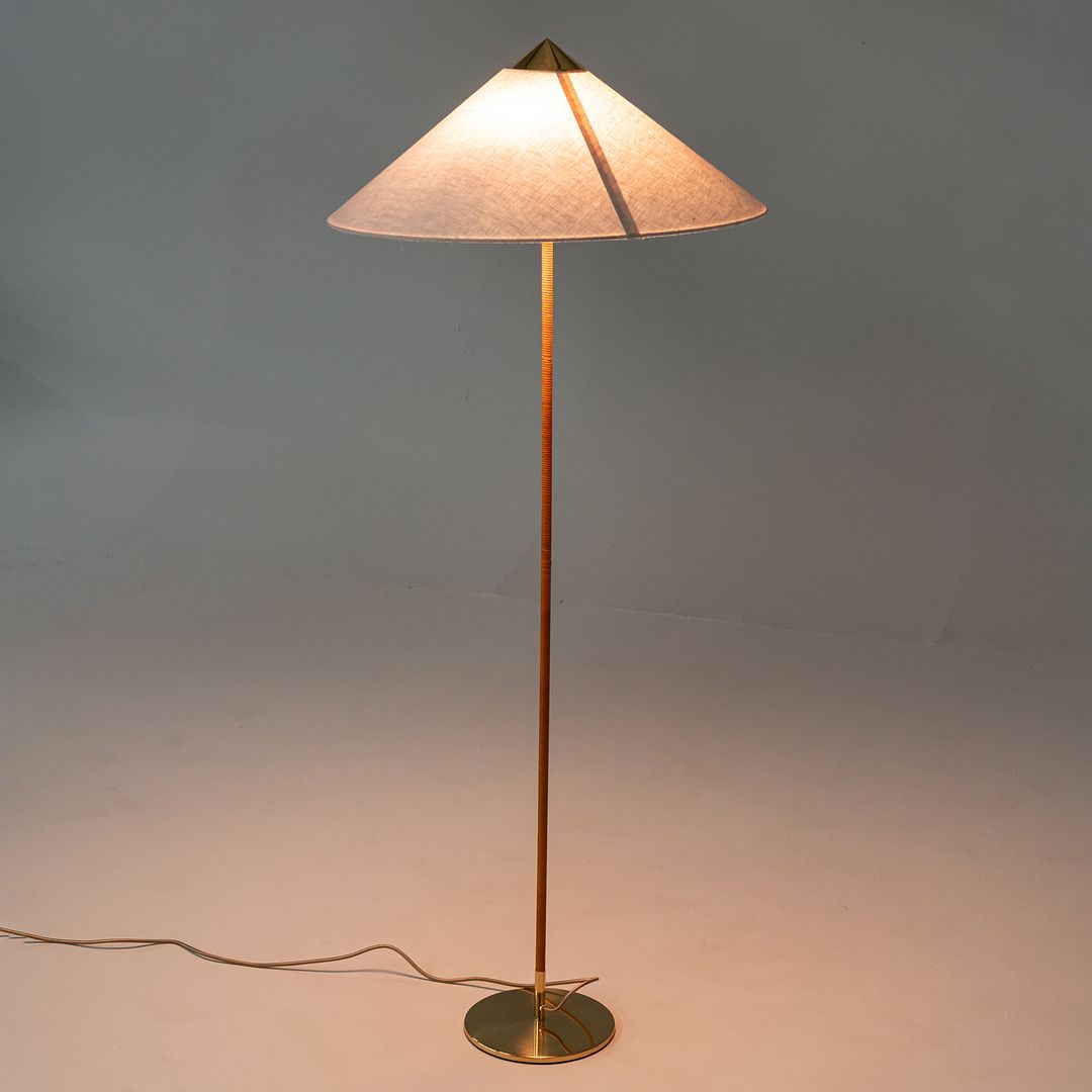 9602 Floor Lamp
