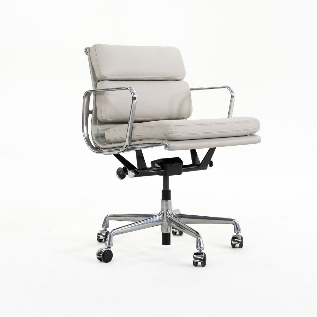 Eames Soft Pad Management Chair, EA435