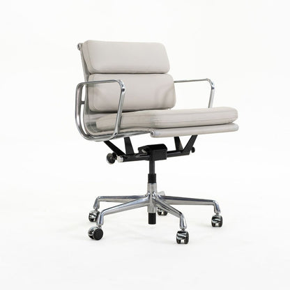 Eames Soft Pad Management Chair, EA435