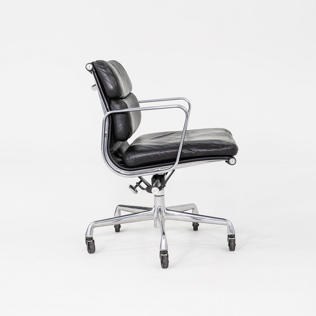 Soft Pad Management Chair, EA435