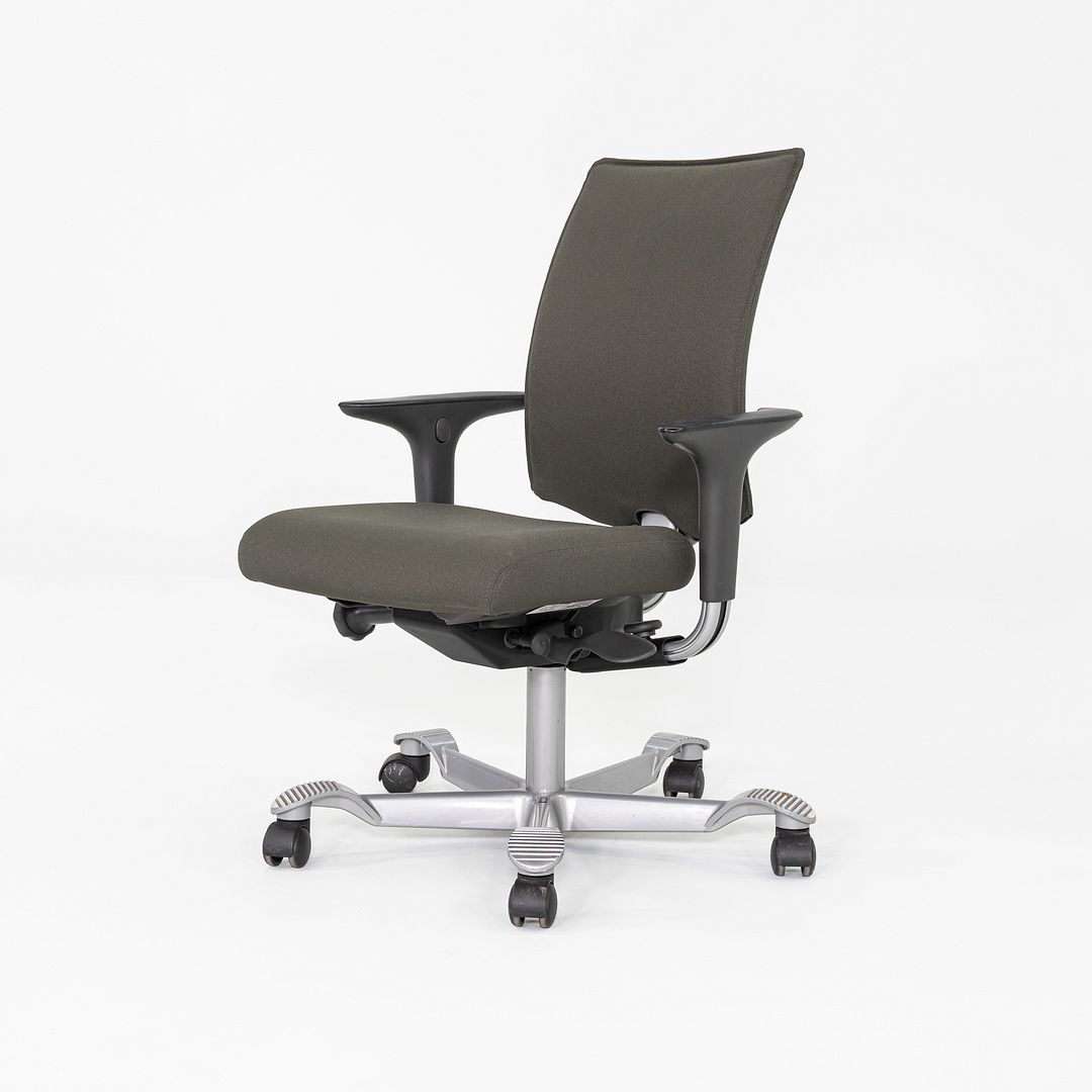 H05 Desk Chair