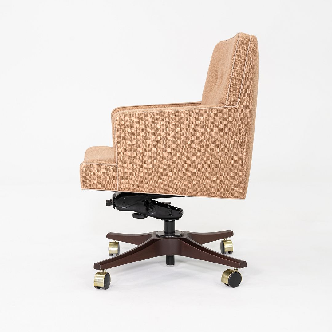 Executive Swivel Chair with Pneumatic Base