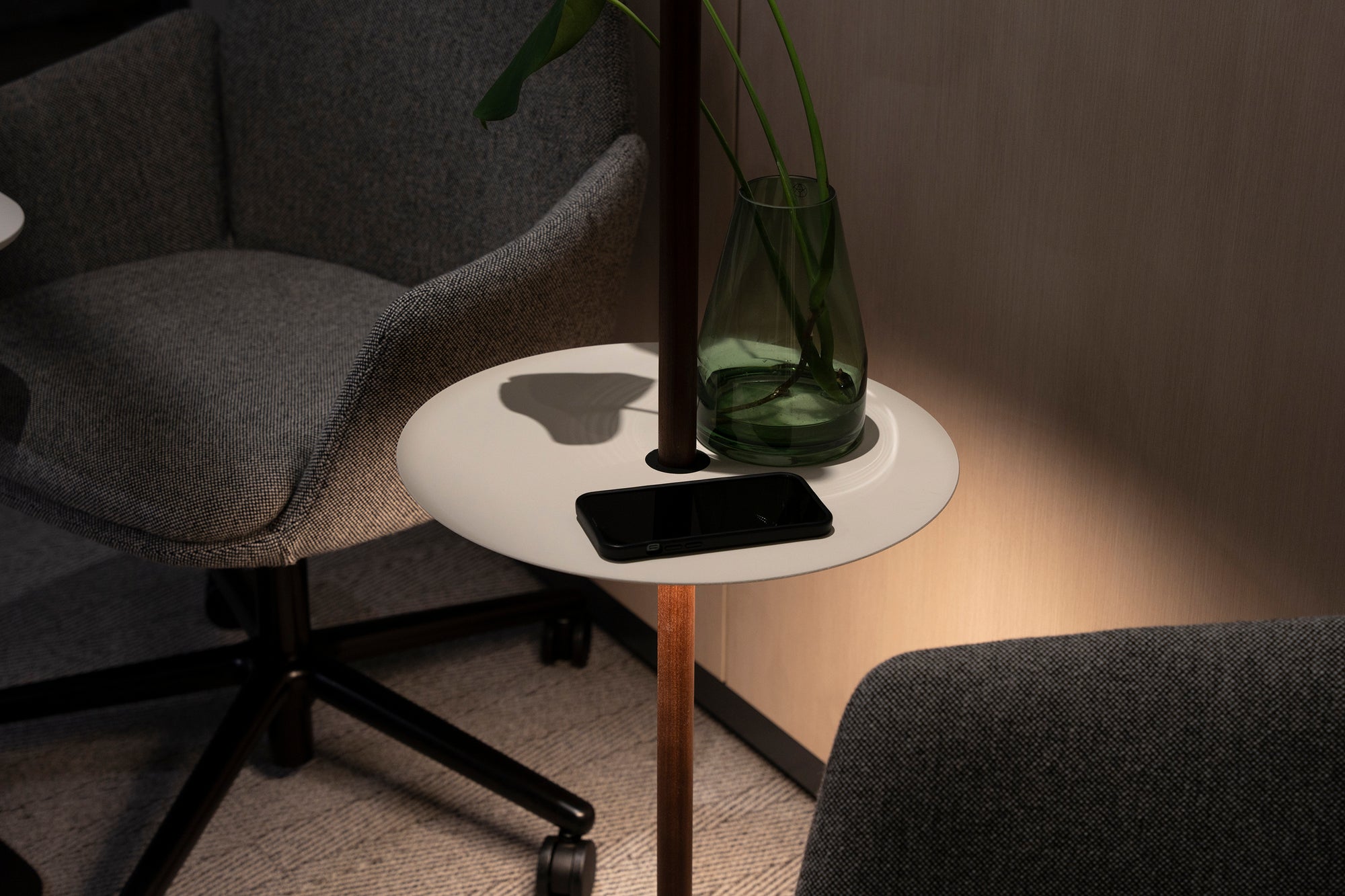 Nivél Portable Pedestal Table