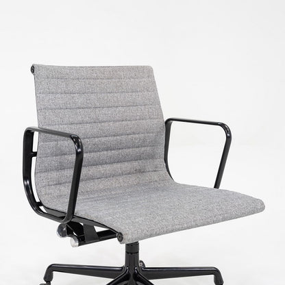 Aluminum Group Management Desk Chair, EA335