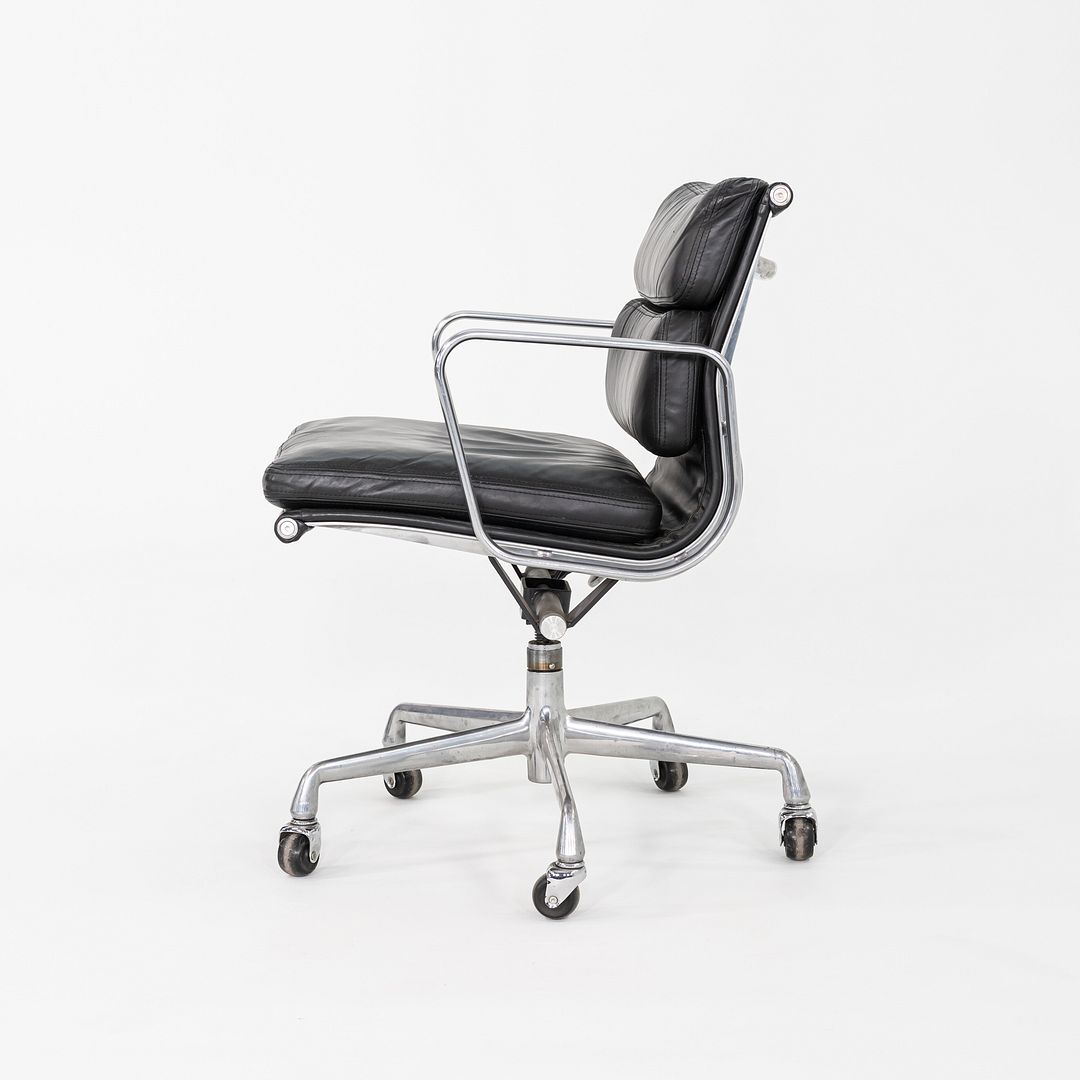 Soft Pad Management Chair, EA435
