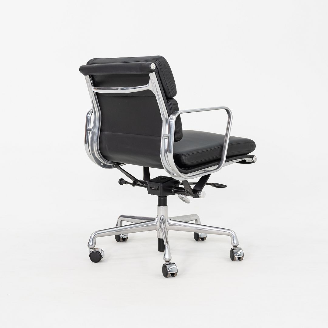 Eames Soft Pad Management Chair, EA435